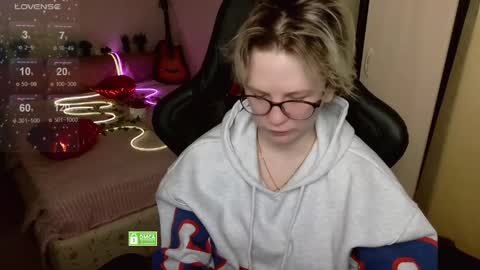 chloue and Gretta online show from 5, 4, 2026