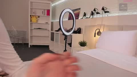 Milana online show from 2, 12, 2025