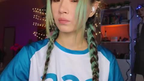 Snapshot of _eve____ chatting on 9, 11, 2025 EveEva online show from 9, 11, 2025