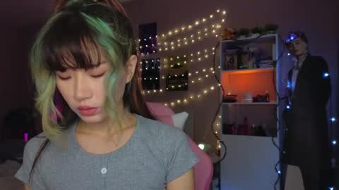 Snapshot of _eve____ chatting on 13, 11, 2025 EveEva online show from 13, 11, 2025