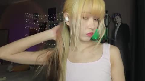 Snapshot of _eve____ chatting on 23, 11, 2025 EveEva online show from 23, 11, 2025