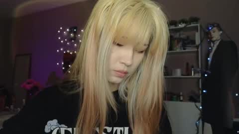 Snapshot of _eve____ chatting on 1, 12, 2025 EveEva online show from 1, 12, 2025