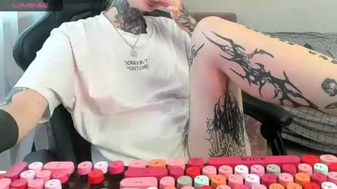 Snapshot of _feralberry__ chatting on 20, 7, 2026 Alis online show from 20, 7, 2026