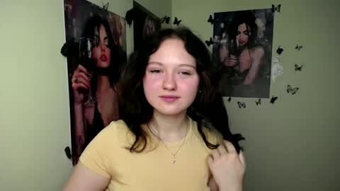 Snapshot of _foxy_lady chatting on 7, 10, 2025 Alice online show from 7, 10, 2025