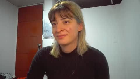 Snapshot of _genesid_dixton chatting on 7, 4, 2026 Mia-foster online show from 7, 4, 2026