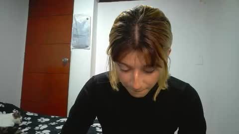 Snapshot of _genesid_dixton chatting on 4, 5, 2026 Mia-foster online show from 4, 5, 2026