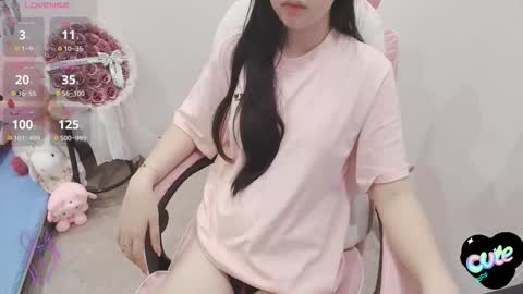 Snapshot of _girlcute_ chatting on 8, 11, 2025 Anna online show from 8, 11, 2025