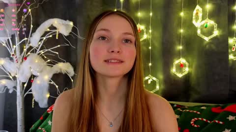 Snapshot of _green_green_ chatting on 28, 12, 2024 Milly online show from 28, 12, 2024