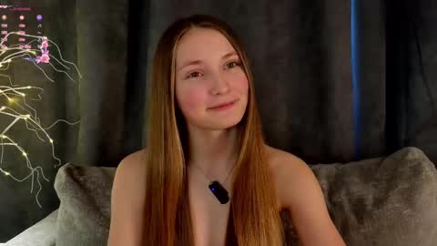 Snapshot of _green_green_ chatting on 10, 2, 2025 Milly online show from 10, 2, 2025