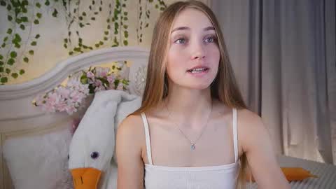 Snapshot of _green_green_ chatting on 28, 9, 2025 Milly online show from 28, 9, 2025