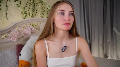 Snapshot of _green_green_ chatting on 11, 10, 2025 Milly online show from 11, 10, 2025