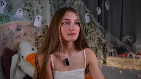 Snapshot of _green_green_ chatting on 28, 10, 2025 Milly online show from 28, 10, 2025