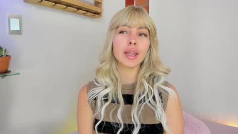 _hottie__ online show from 9, 9, 2025