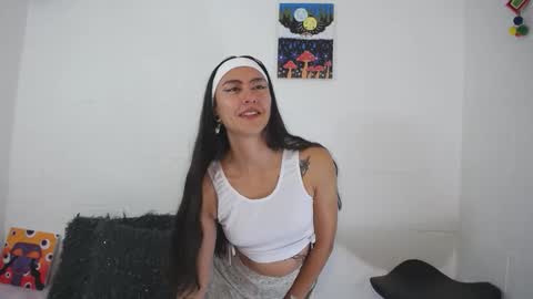 Snapshot of _ir1s_ chatting on 6, 11, 2025 _ir1s_ online show from 6, 11, 2025