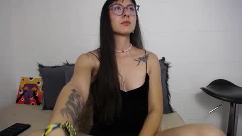 Snapshot of _ir1s_ chatting on 17, 11, 2025 _ir1s_ online show from 17, 11, 2025