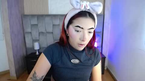 Snapshot of _johana18 chatting on 21, 10, 2025 Mia online show from 21, 10, 2025