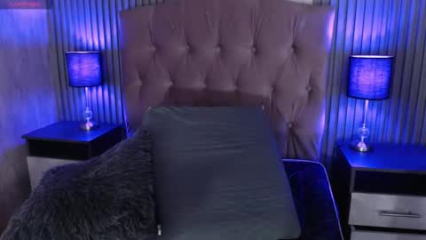 Snapshot of _johana18 chatting on 5, 12, 2025 Mia online show from 5, 12, 2025