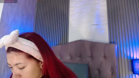 Snapshot of _johana18 chatting on 16, 12, 2025 Mia online show from 16, 12, 2025