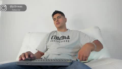 Snapshot of _juanes__ chatting on 16, 12, 2024 _juanes__ online show from 16, 12, 2024