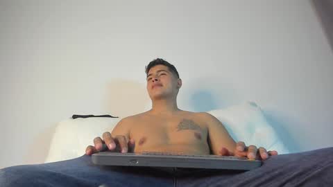 Snapshot of _juanes__ chatting on 18, 12, 2024 _juanes__ online show from 18, 12, 2024