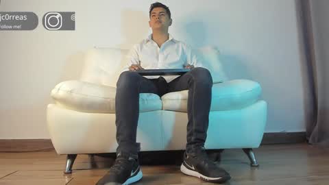 Snapshot of _juanes__ chatting on 2, 1, 2025 _juanes__ online show from 2, 1, 2025