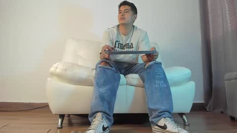 Snapshot of _juanes__ chatting on 3, 1, 2025 _juanes__ online show from 3, 1, 2025