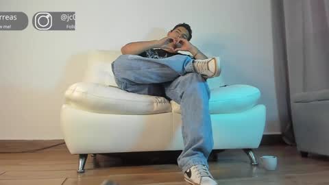 Snapshot of _juanes__ chatting on 5, 1, 2025 _juanes__ online show from 5, 1, 2025