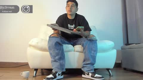 Snapshot of _juanes__ chatting on 15, 1, 2025 _juanes__ online show from 15, 1, 2025