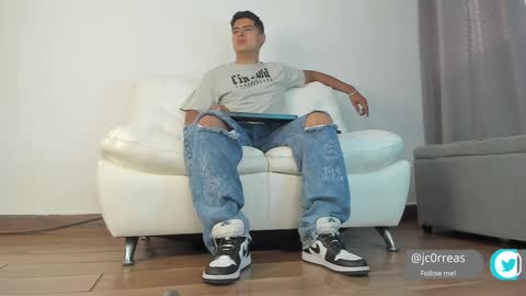 Snapshot of _juanes__ chatting on 7, 2, 2025 _juanes__ online show from 7, 2, 2025