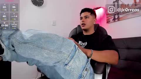 Snapshot of _juanes__ chatting on 4, 10, 2025 _juanes__ online show from 4, 10, 2025