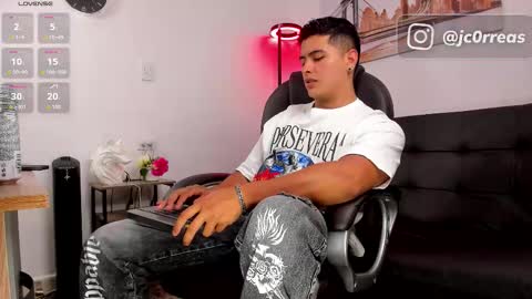 Snapshot of _juanes__ chatting on 25, 10, 2025 _juanes__ online show from 25, 10, 2025