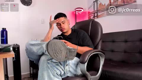 Snapshot of _juanes__ chatting on 12, 11, 2025 _juanes__ online show from 12, 11, 2025