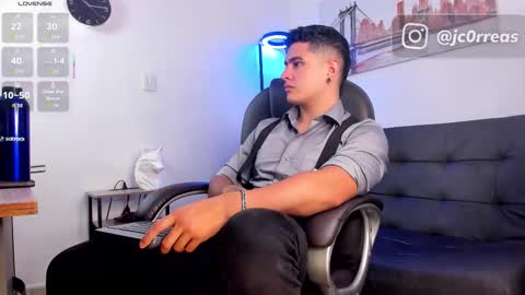 Snapshot of _juanes__ chatting on 18, 11, 2025 _juanes__ online show from 18, 11, 2025