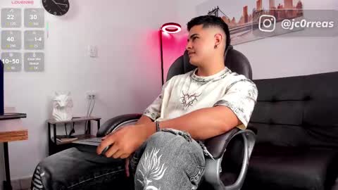 Snapshot of _juanes__ chatting on 19, 11, 2025 _juanes__ online show from 19, 11, 2025