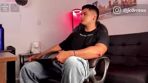 Snapshot of _juanes__ chatting on 24, 11, 2025 _juanes__ online show from 24, 11, 2025