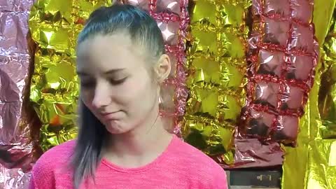 _kikiclark_ online show from 11, 4, 2026