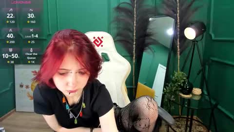 Snapshot of _l_o_r_r_y_ chatting on 6, 11, 2025 _l_o_r_r_y_ online show from 6, 11, 2025