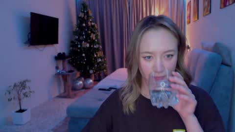 _lalune_ online show from 3, 12, 2024