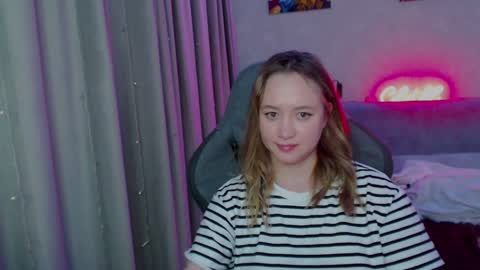 _lalune_ online show from 6, 1, 2025