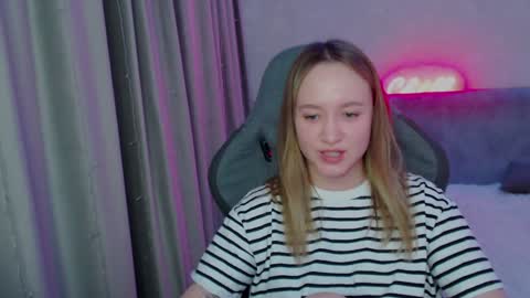 _lalune_ online show from 16, 1, 2025