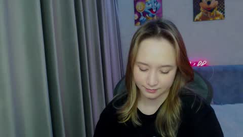 _lalune_ online show from 12, 2, 2025