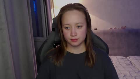 _lalune_ online show from 21, 9, 2025