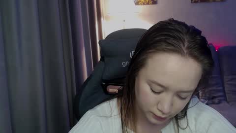 _lalune_ online show from 6, 10, 2025