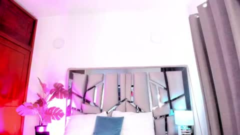 Lanna  online show from 18, 4, 2026