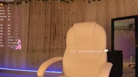 Laura online show from 19, 9, 2025