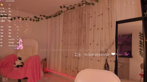 Laura online show from 8, 11, 2025