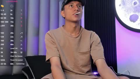 Snapshot of _leohot_ chatting on 22, 10, 2025 _leohot_ online show from 22, 10, 2025