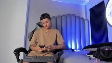 Snapshot of _leohot_ chatting on 8, 11, 2025 _leohot_ online show from 8, 11, 2025