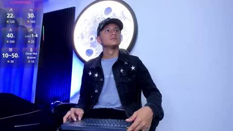 Snapshot of _leohot_ chatting on 18, 11, 2025 _leohot_ online show from 18, 11, 2025