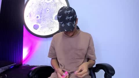 Snapshot of _leohot_ chatting on 19, 11, 2025 _leohot_ online show from 19, 11, 2025